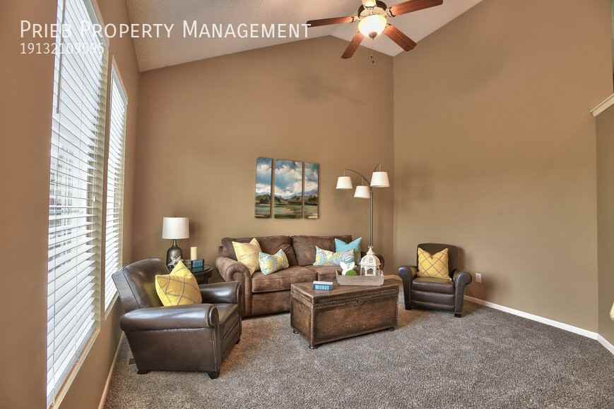 325 W Colleen Ct - Photo 2 of 23