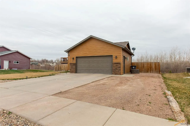 3556 Knuckleduster Rd - Photo 2 of 10