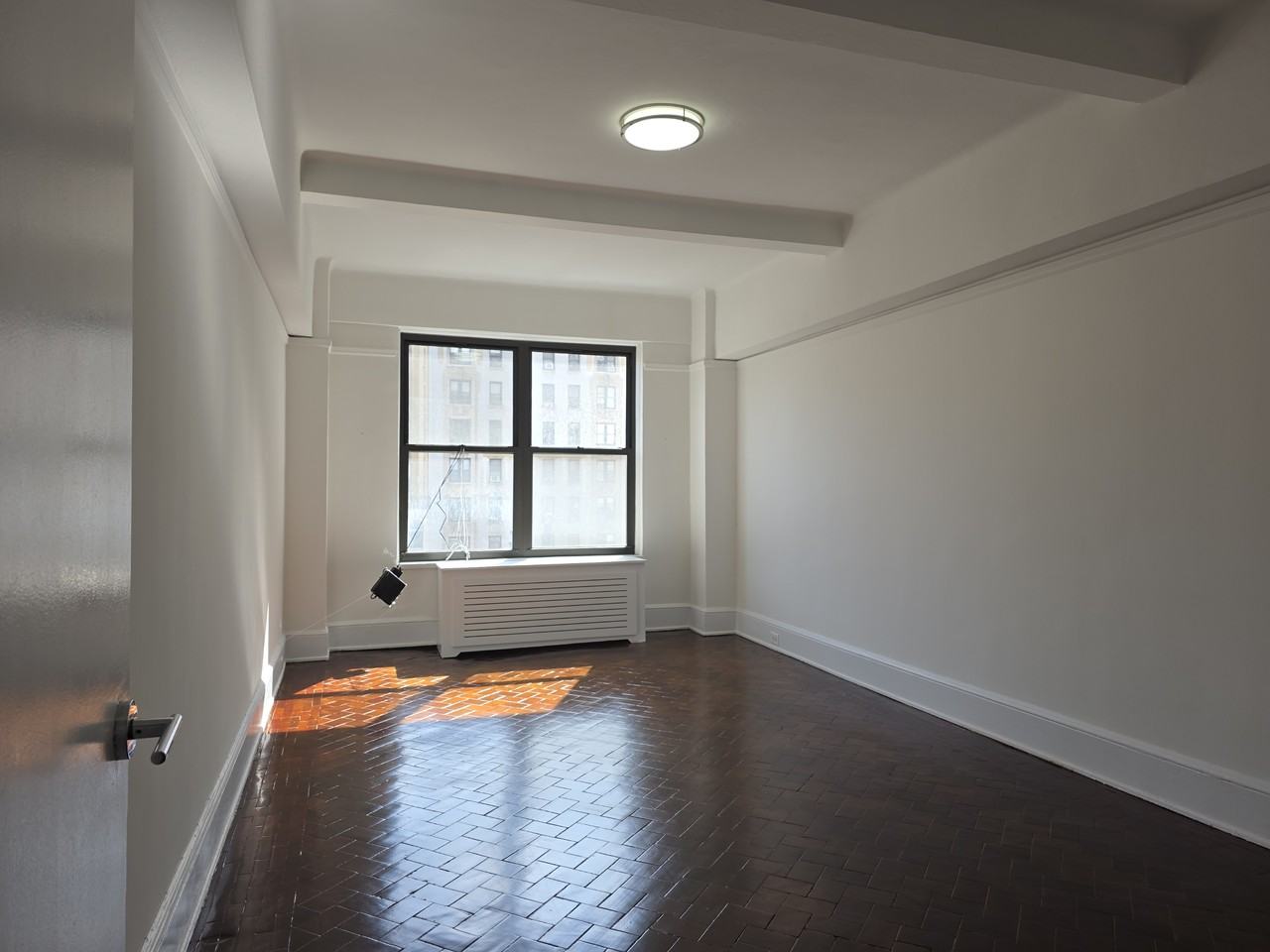 160 W 73rd St #EV8K - Photo 2 of 5