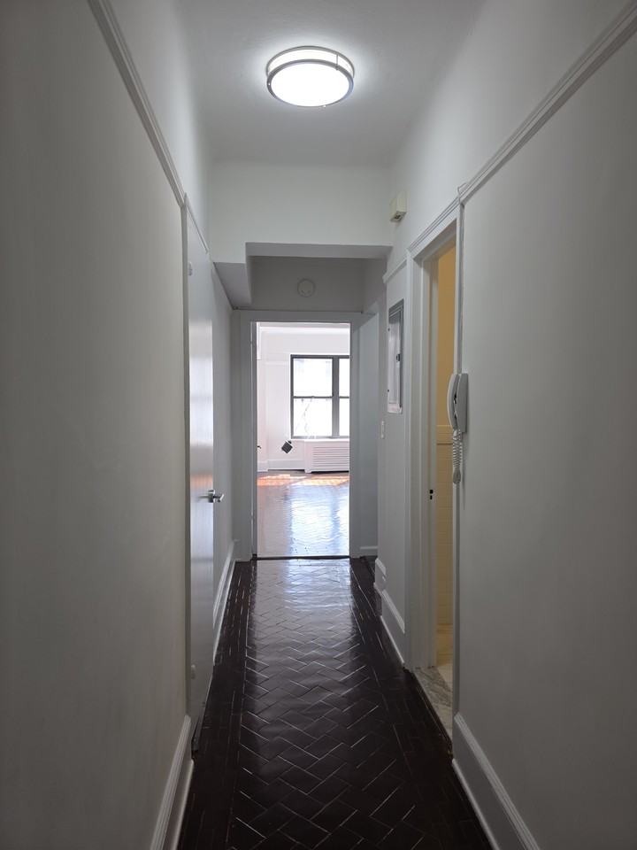 160 W 73rd St #EV8K - Photo 3 of 5