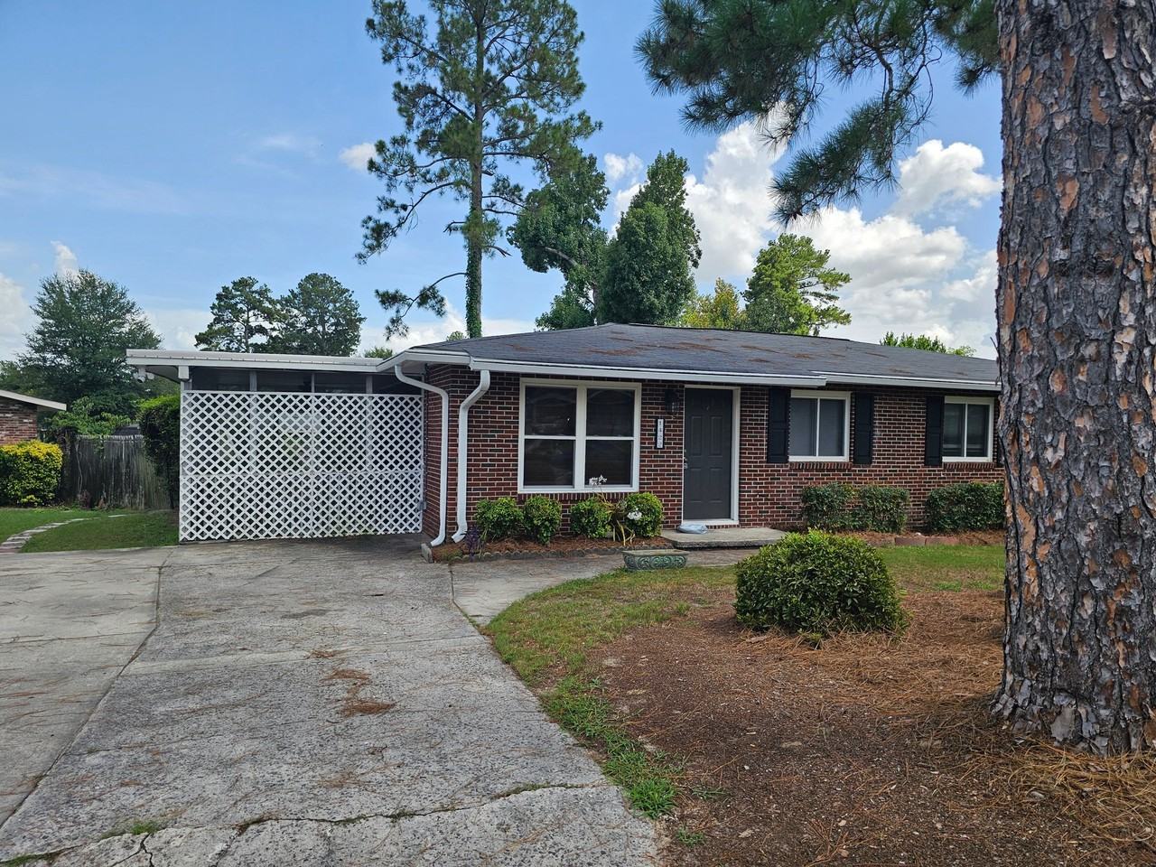 1422 Ridgewood Dr - Photo 2 of 20