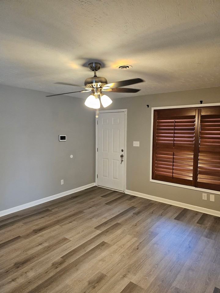 1422 Ridgewood Dr - Photo 3 of 20