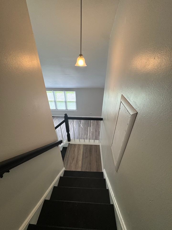 135 Chaucer Rd #B - Photo 6 of 15