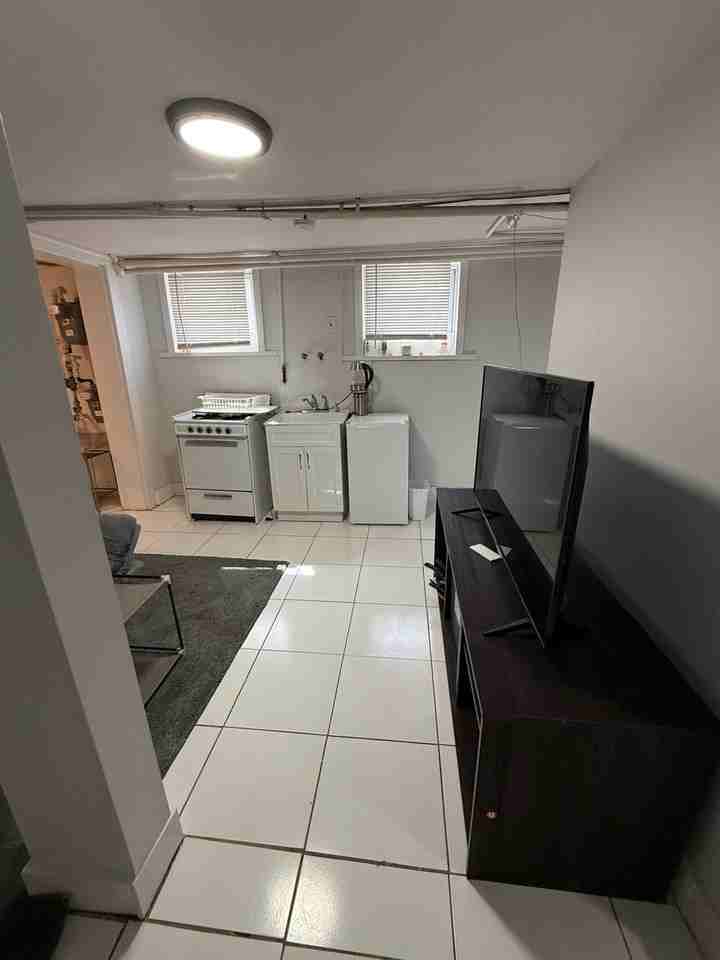 53 Carman St Ground Floor #GL - Photo 7 of 16