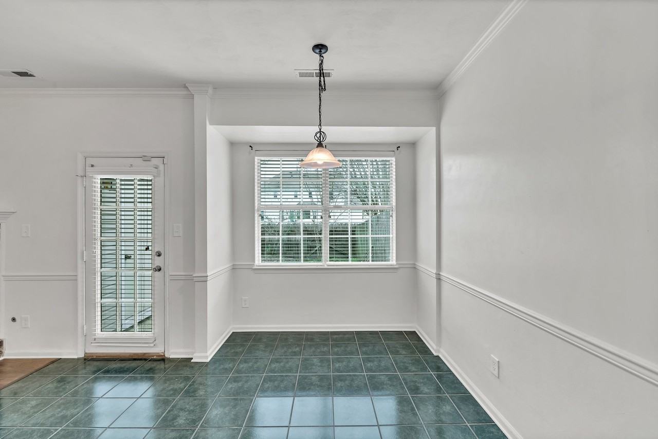 518 S Lake Cir - Photo 4 of 21