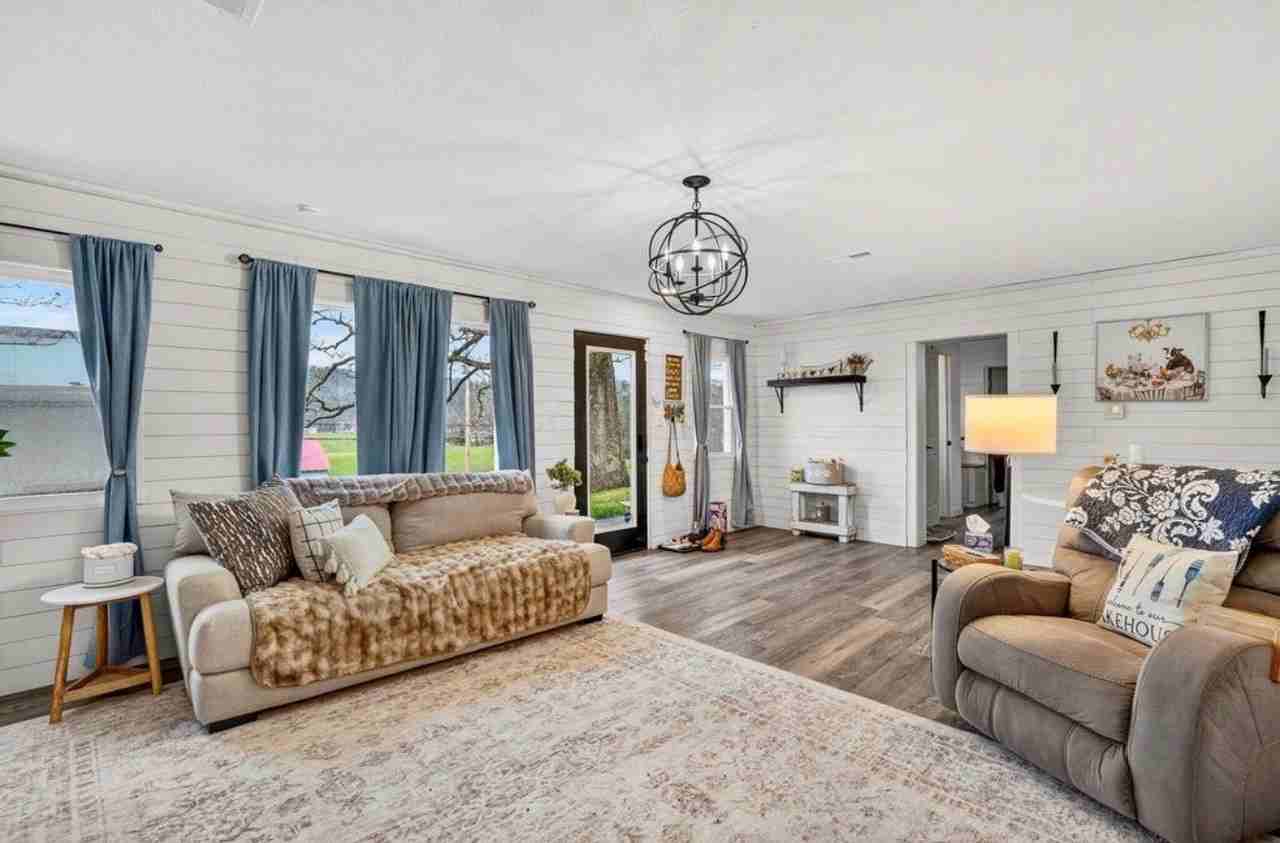 1123 Sr #1123 - Photo 5 of 46