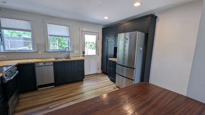 581 Kearsarge Way - Photo 2 of 8