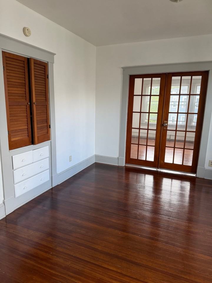 219 Bond St - Photo 2 of 6