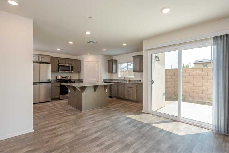 28650 New Yorker Ln - Photo 5 of 37
