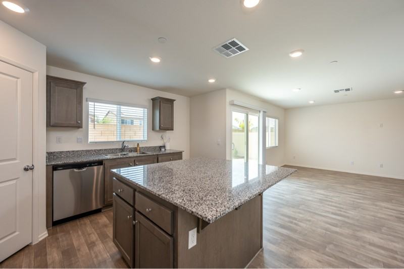 28650 New Yorker Ln - Photo 6 of 37