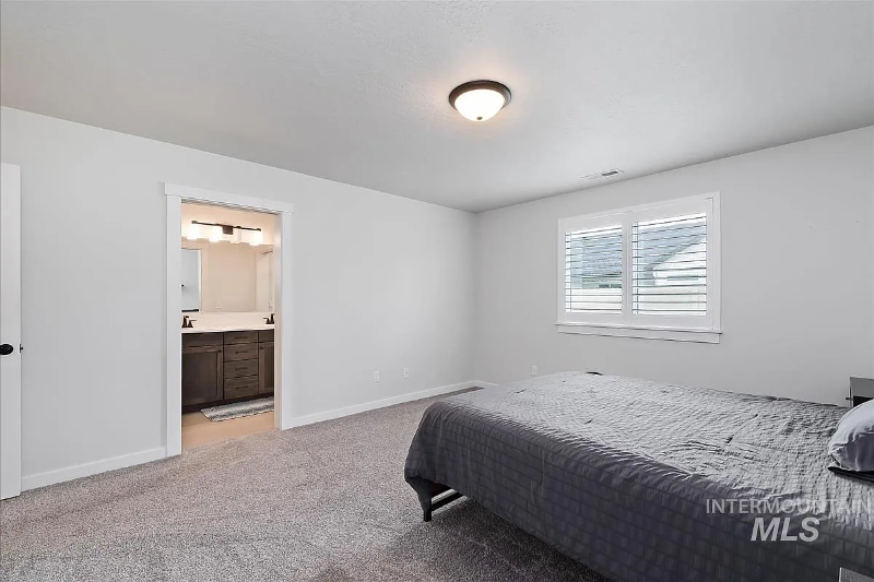 4437 E Faceto St - Photo 7 of 9