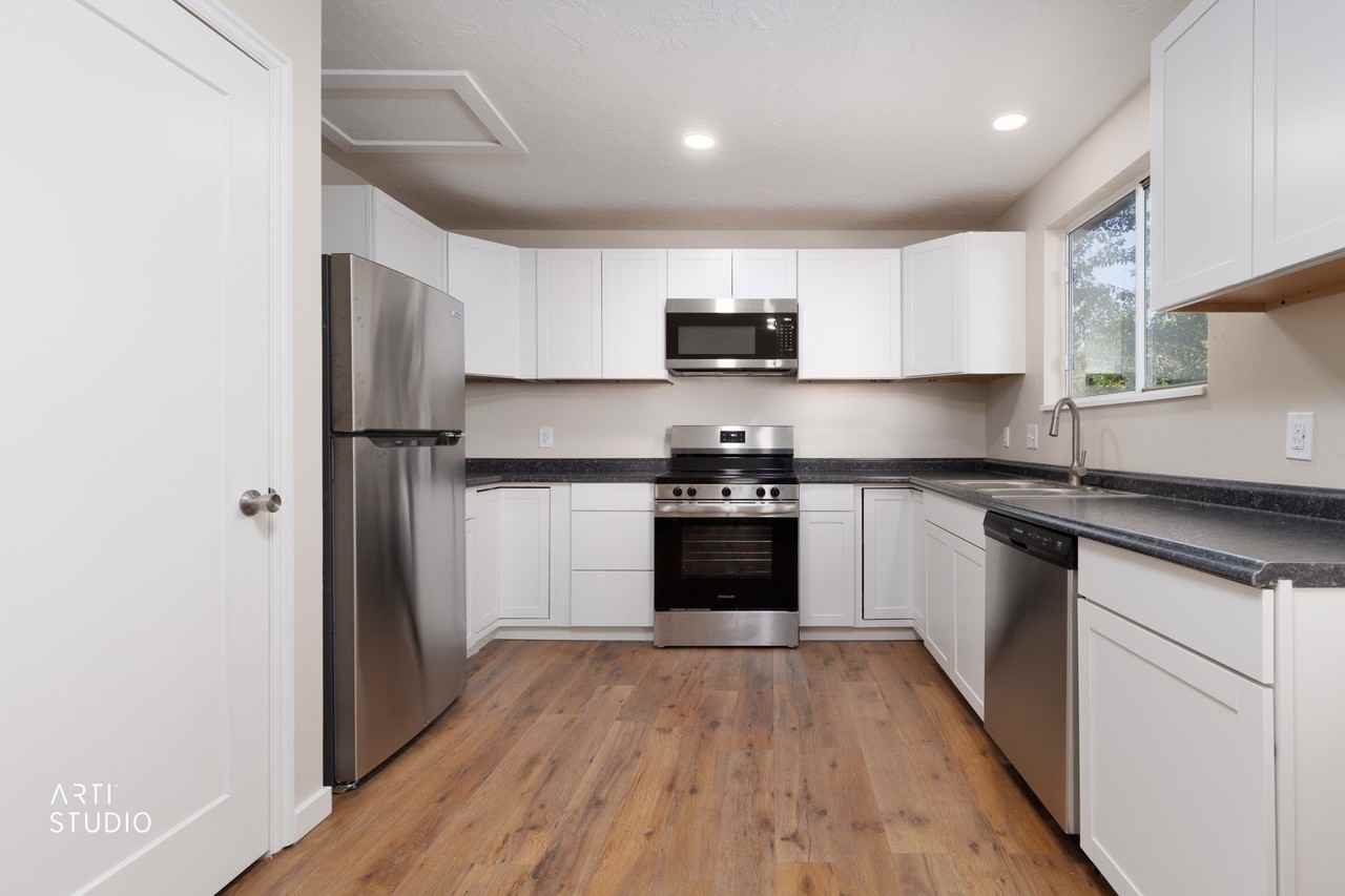 965 N Dorothea Way - Photo 5 of 19