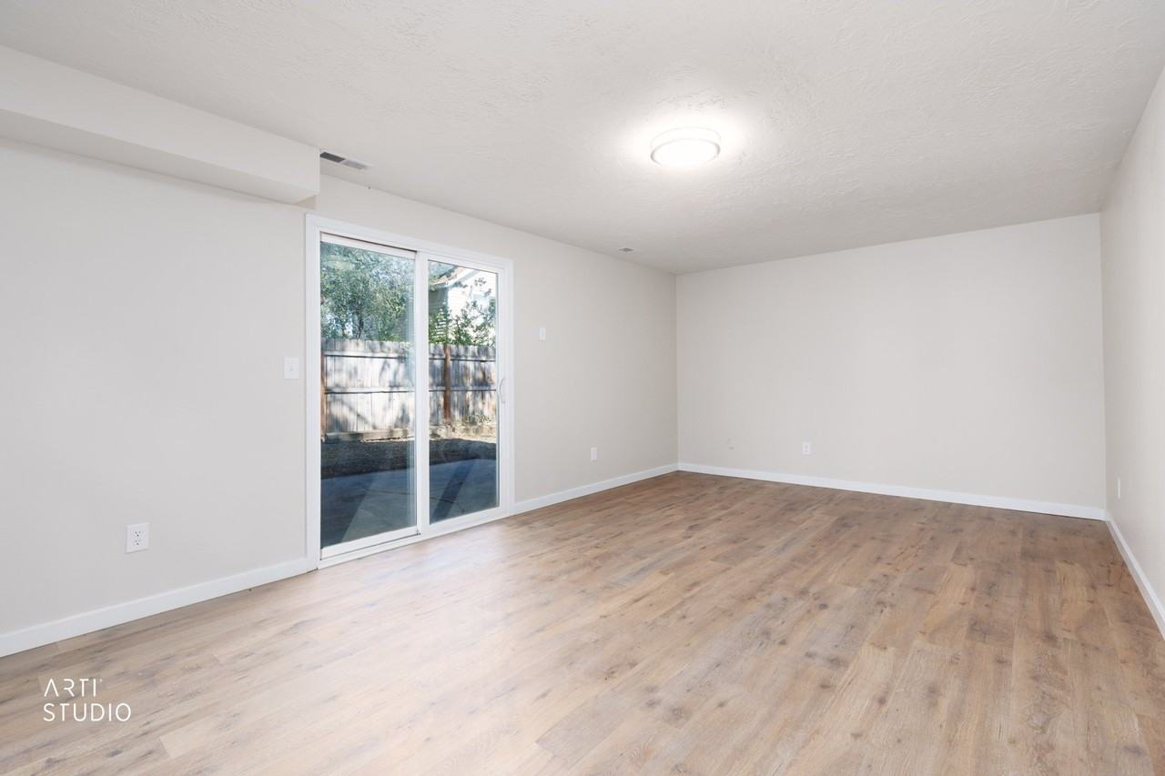 965 N Dorothea Way - Photo 7 of 19