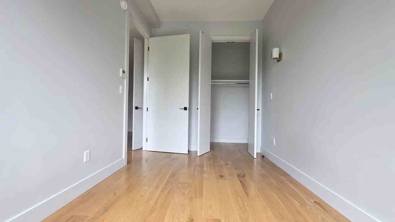 1890 Pelham Parkway South #7A - Photo 5 of 14