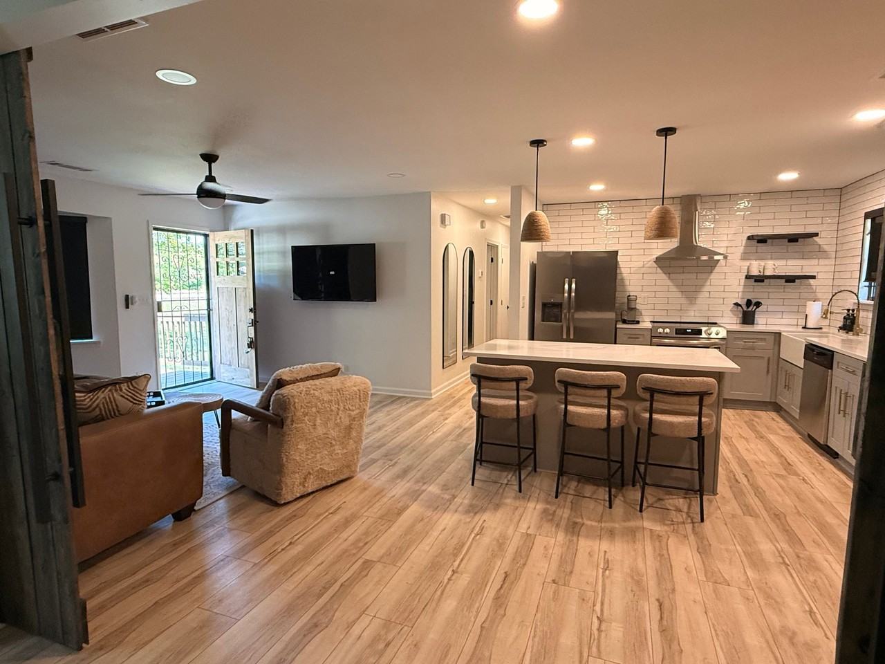 2527 Kelly Lake Rd - Photo 2 of 19