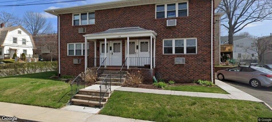 134 Commercial Ave #4