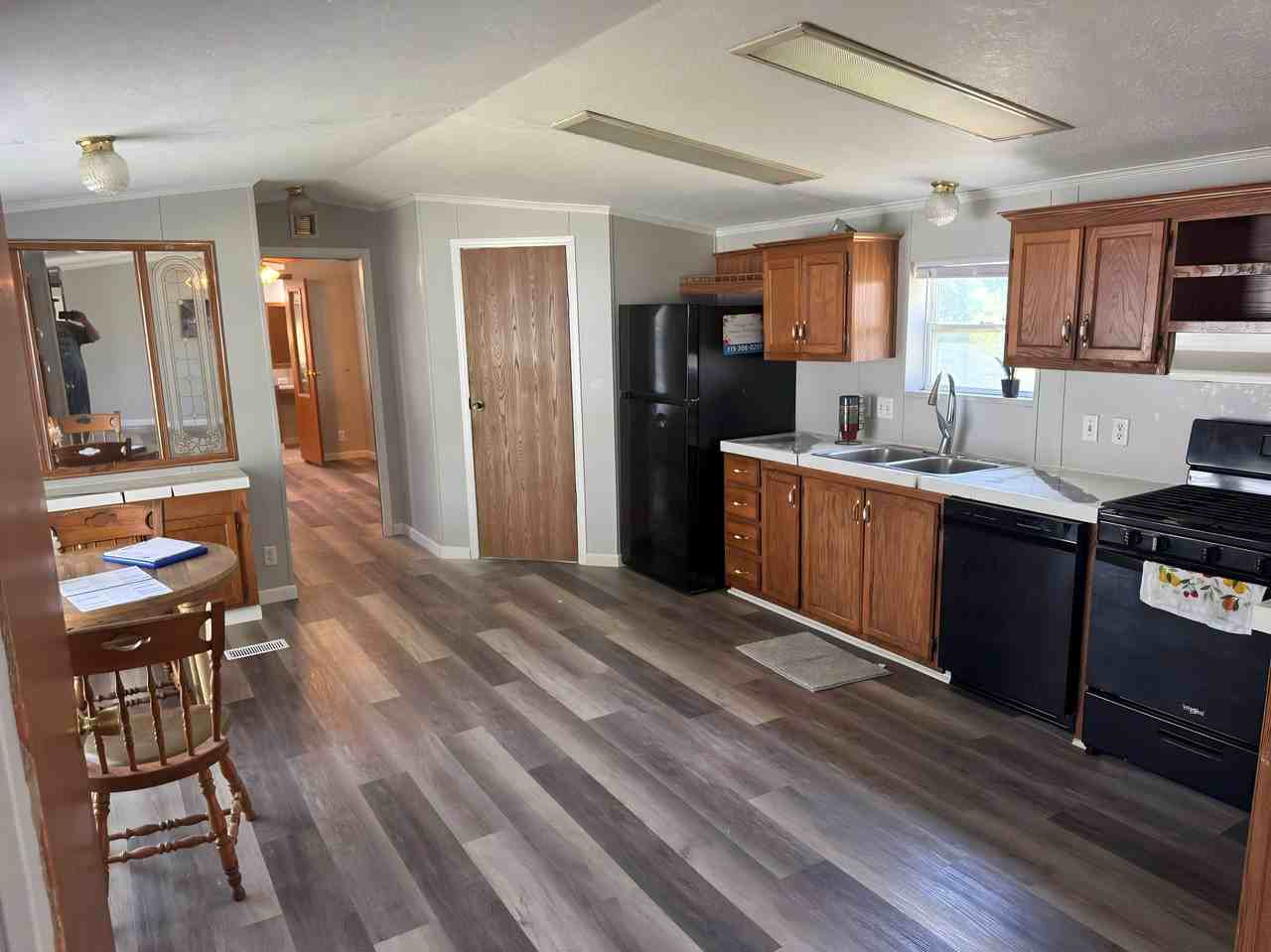 37 Village Ct - Photo 4 of 14