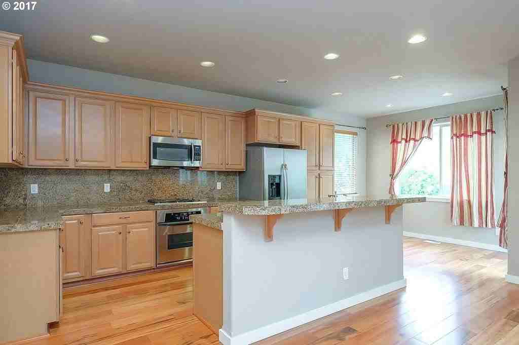 6146 Ne Ridgestone Ct - Photo 5 of 19