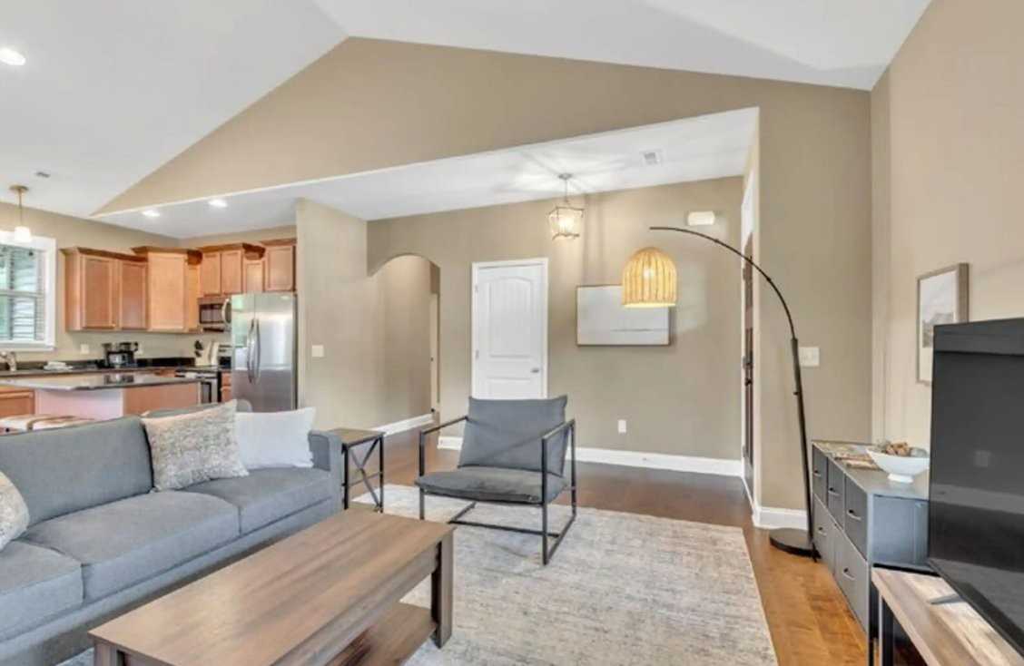 319 Hampton Farms Trl - Photo 4 of 18