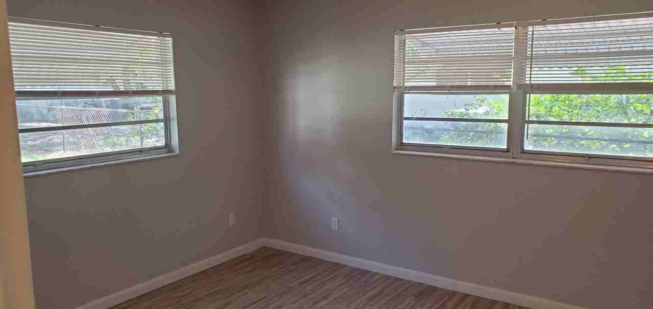 2750 Avenue M Nw - Photo 7 of 13