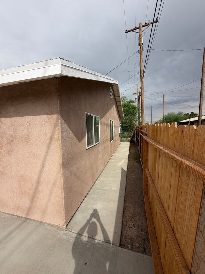 1060 St - Photo 4 of 17