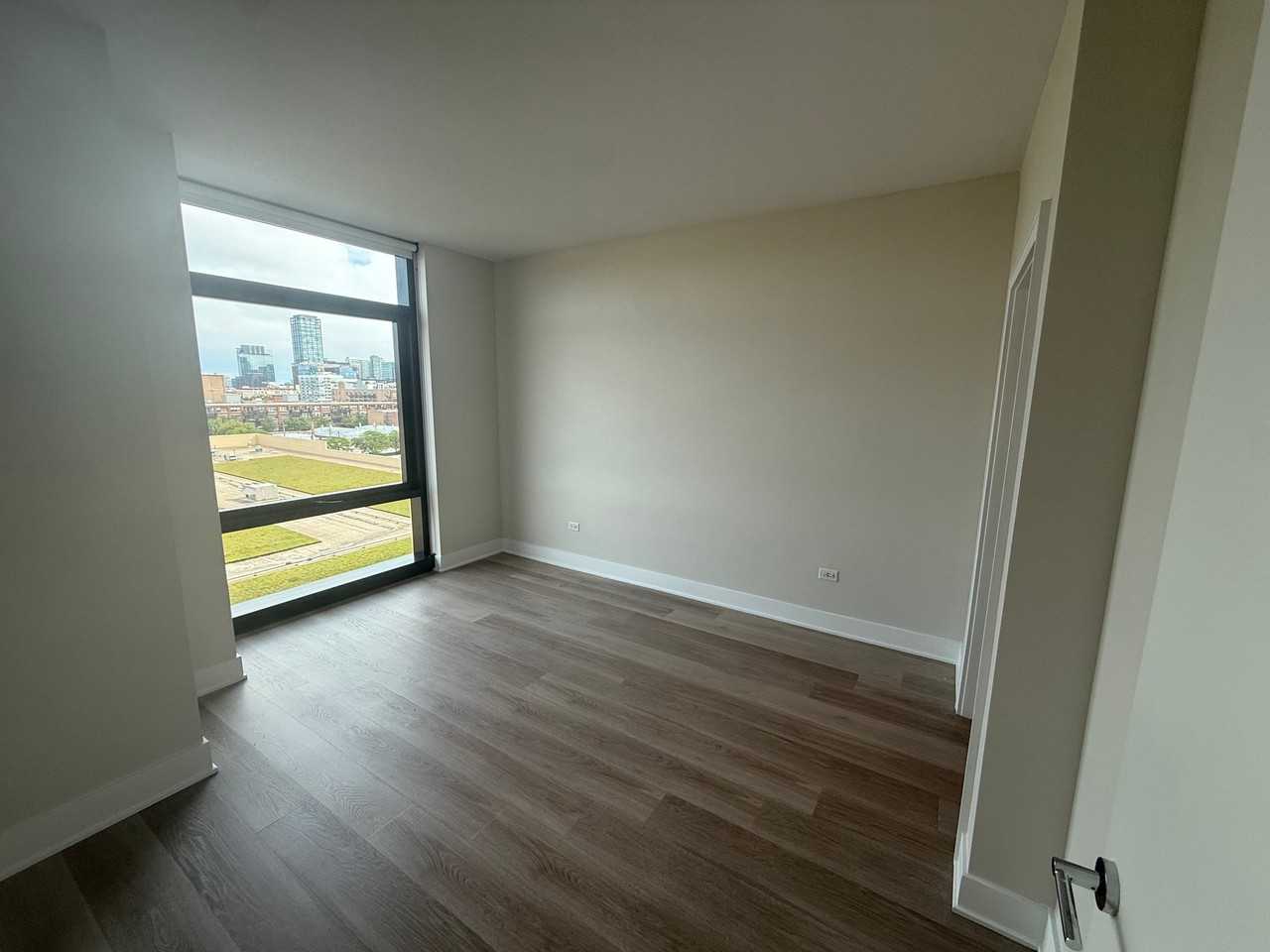 1124 W Van Buren St - Photo 4 of 5