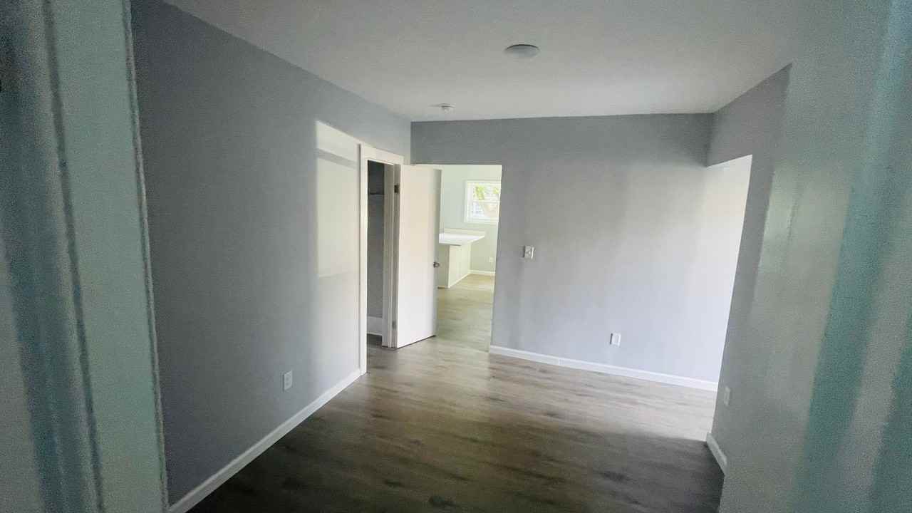 809 Arnold Ave - Photo 3 of 20