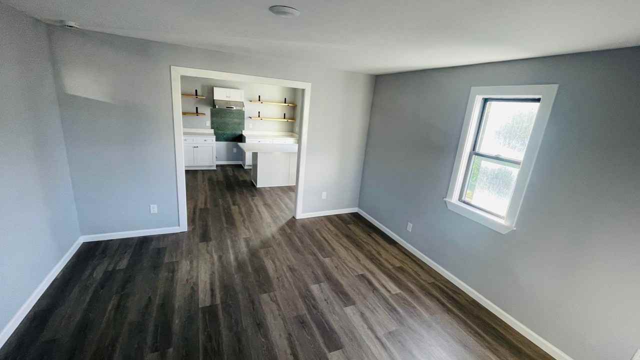 809 Arnold Ave - Photo 5 of 20