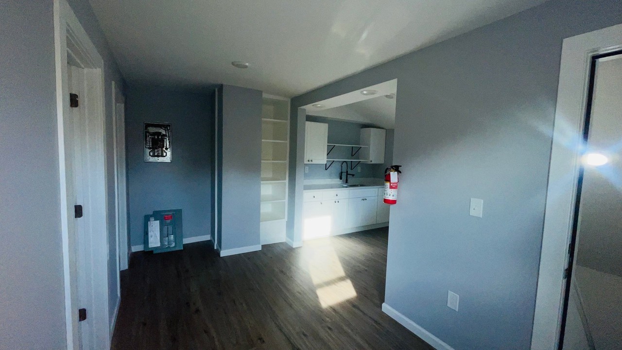 809 Arnold Ave - Photo 3 of 7