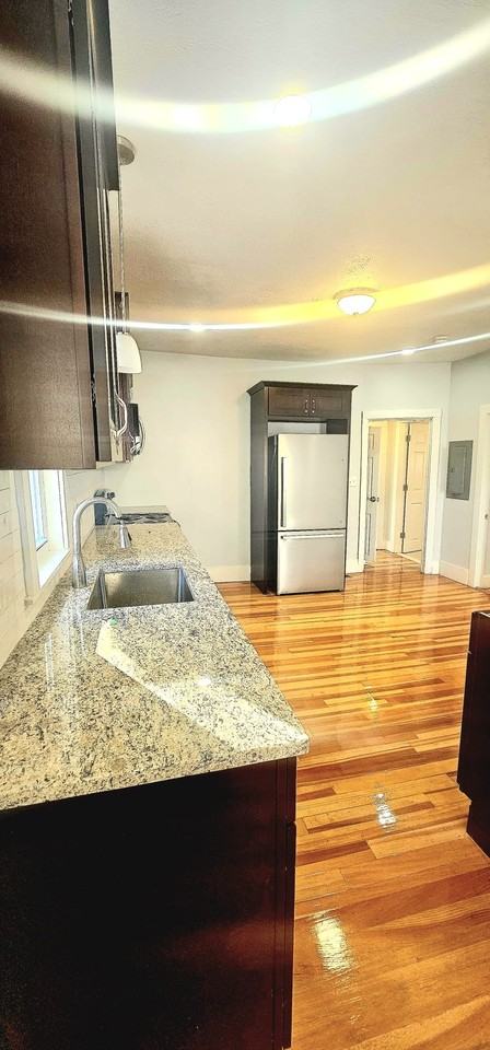 8 Maxwell St - Photo 5 of 10