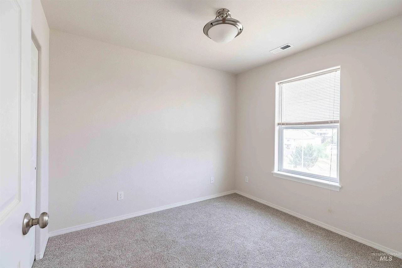 1318 Edinborough Ct - Photo 2 of 20