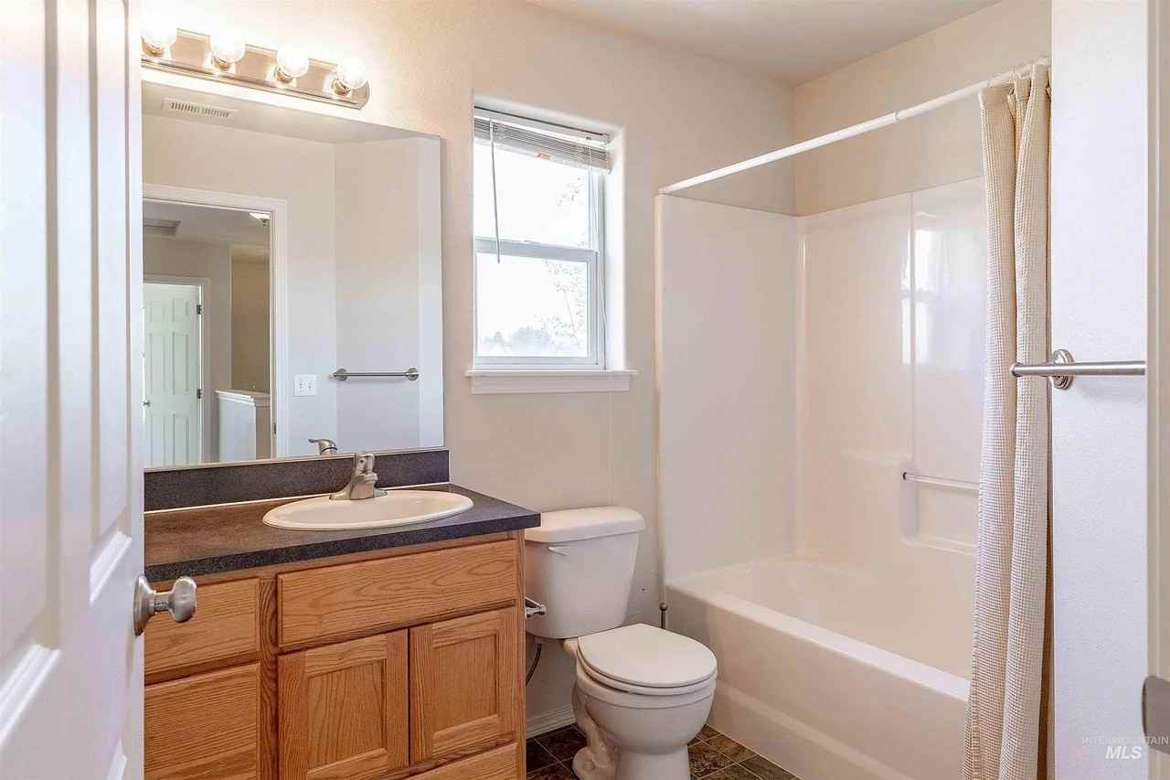 1318 Edinborough Ct - Photo 6 of 20