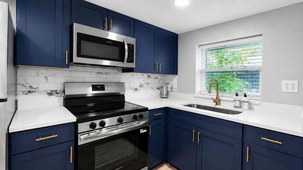 1414 E University Ave #B - Photo 2 of 7