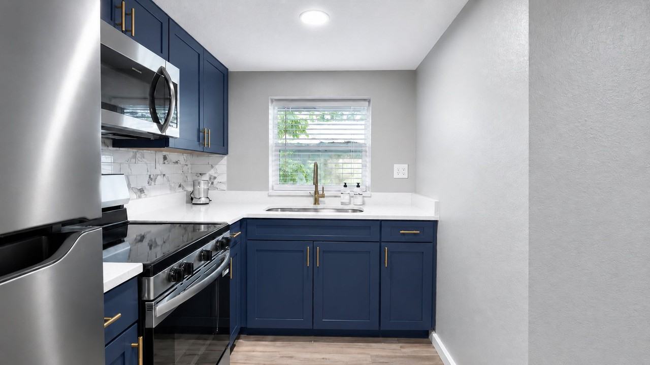 1414 E University Ave #B - Photo 3 of 7