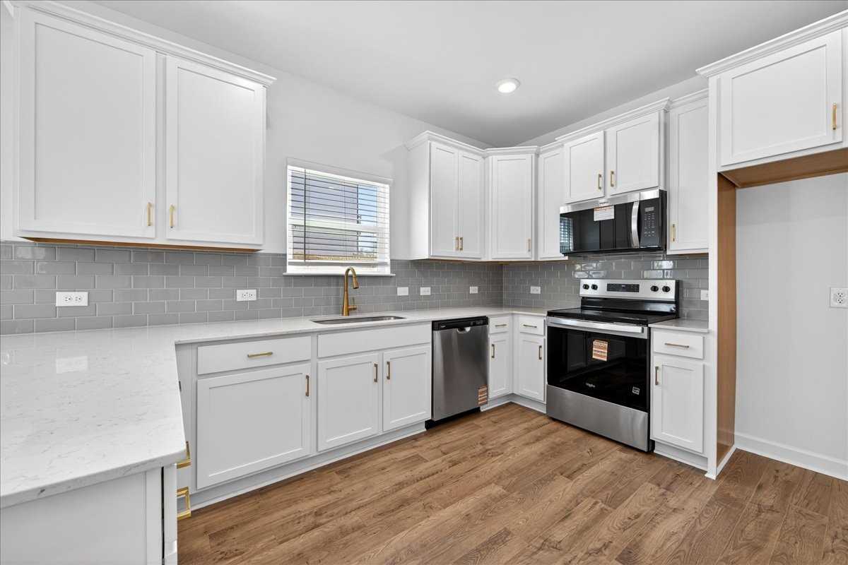 2032 Mandarin Blvd - Photo 5 of 44