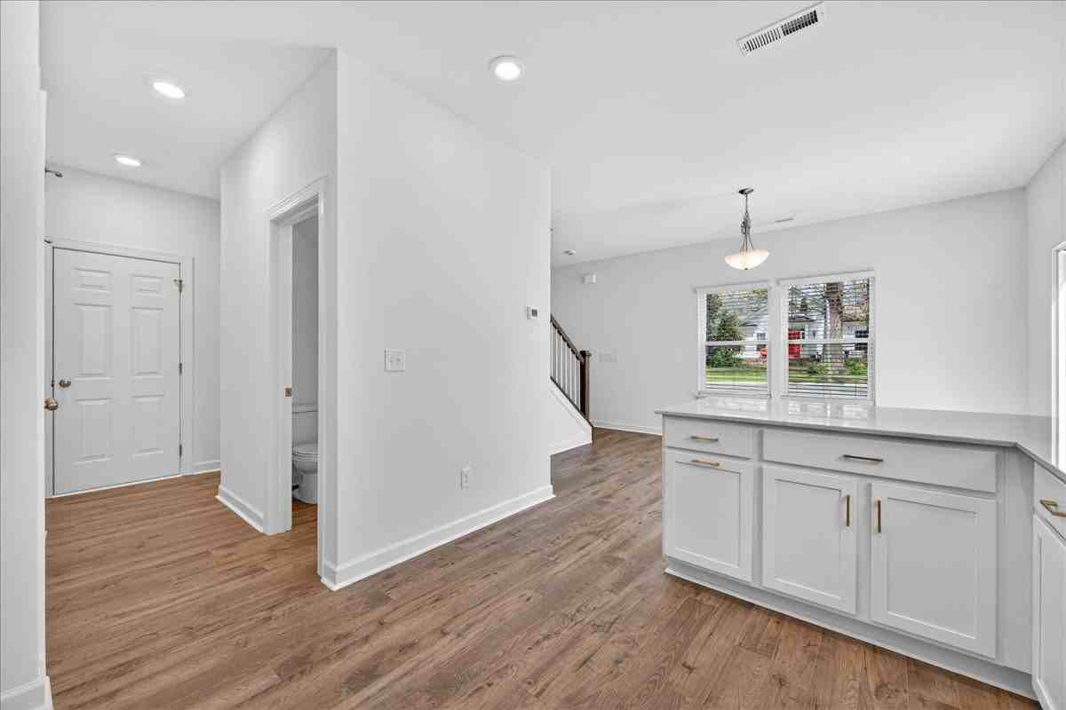 2032 Mandarin Blvd - Photo 6 of 44
