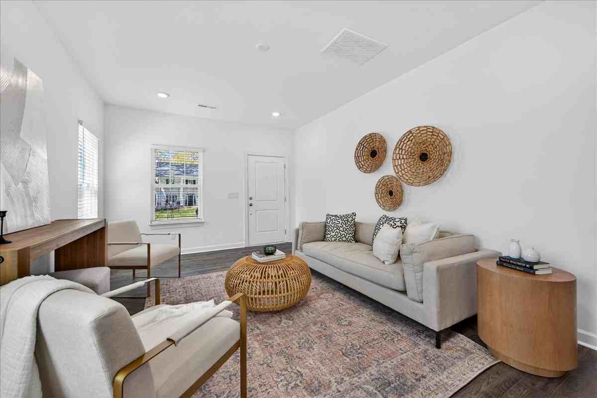 2032 Mandarin Blvd - Photo 7 of 44
