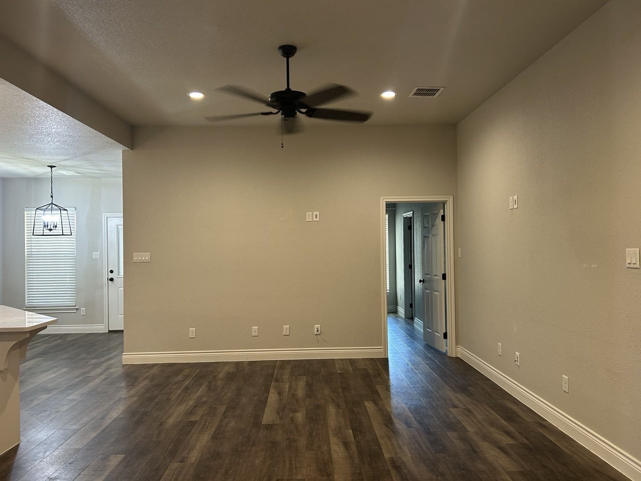 224 N Hubbard St #NA - Photo 3 of 19