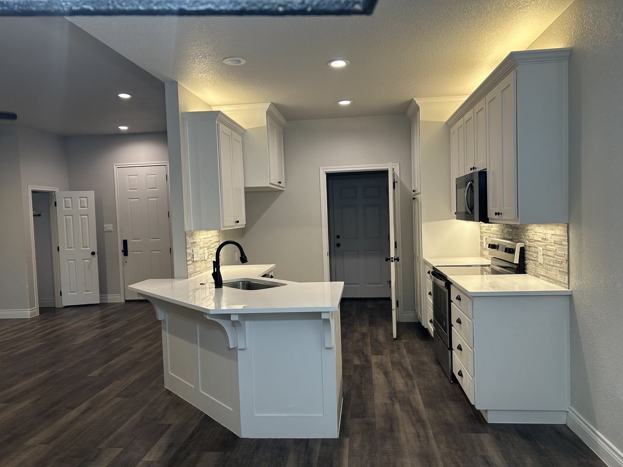 224 N Hubbard St #NA - Photo 5 of 19