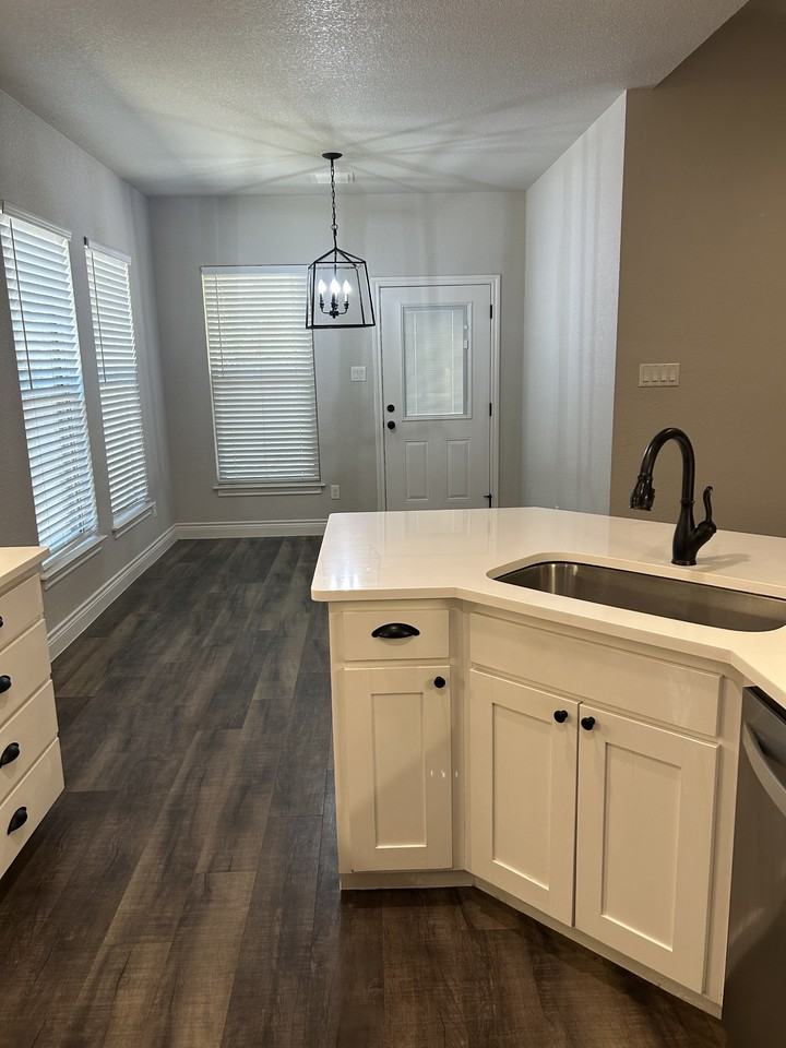 224 N Hubbard St #NA - Photo 6 of 19