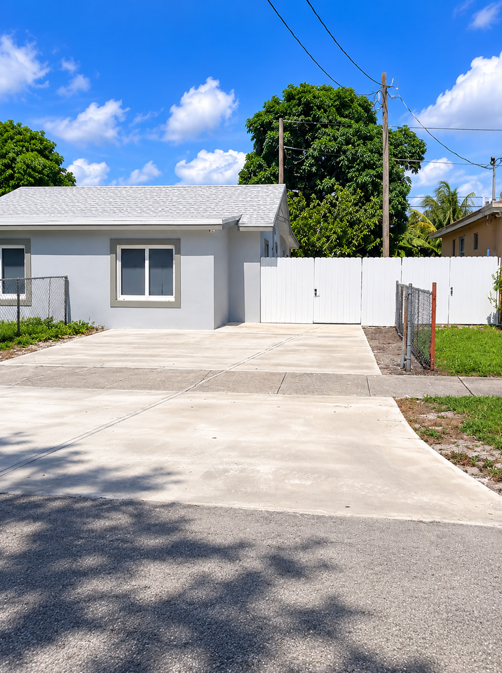 2379 Nw 102nd St #REAR