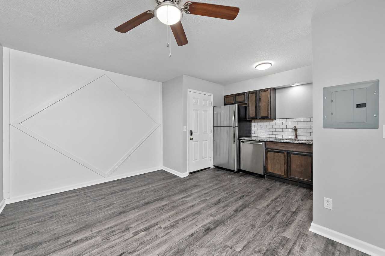 3909 Kenwood - Photo 7 of 37