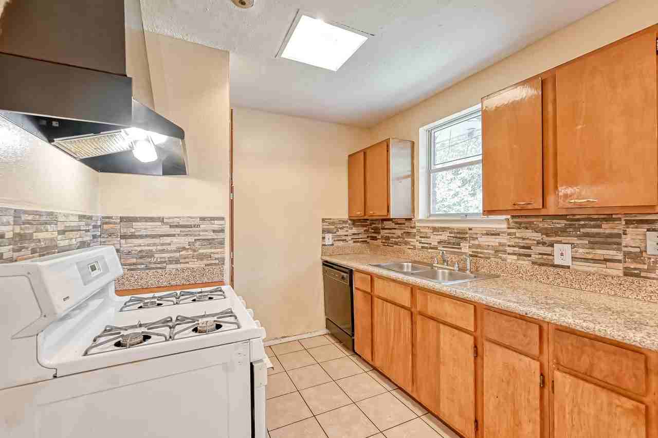 14427 Campden Hill Rd - Photo 4 of 12