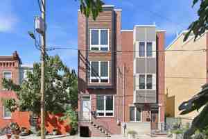 featured image of 2647 Latona St