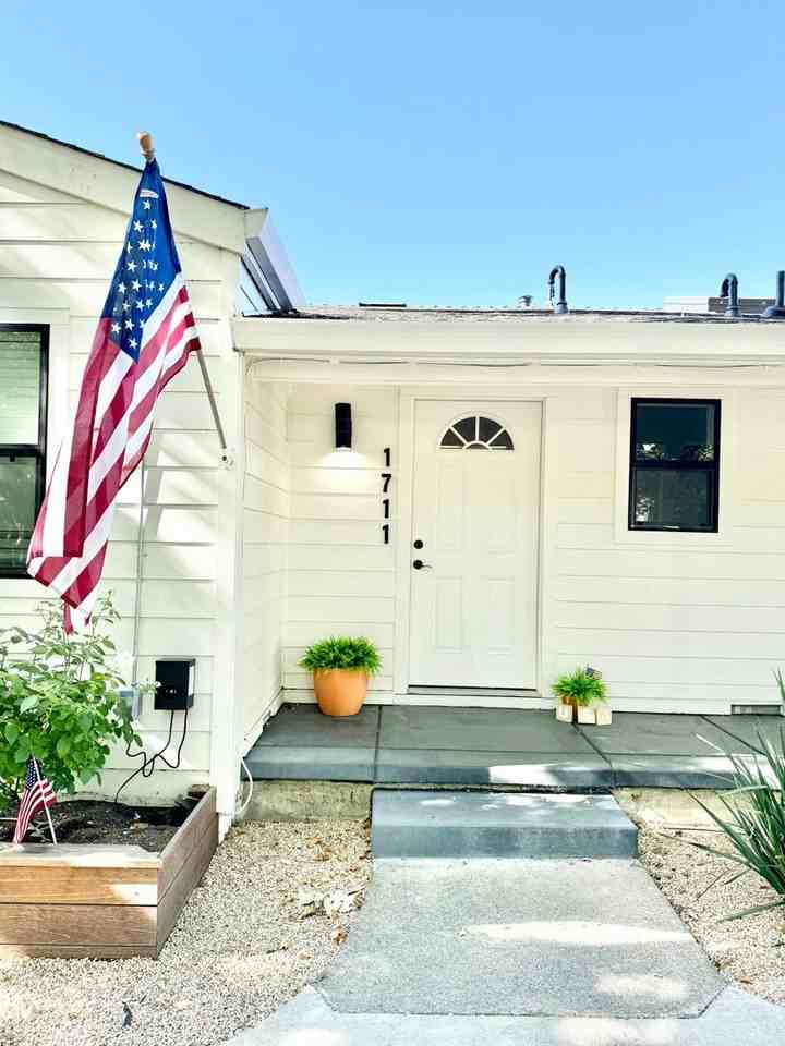 1711 Cedar St - Photo 3 of 34
