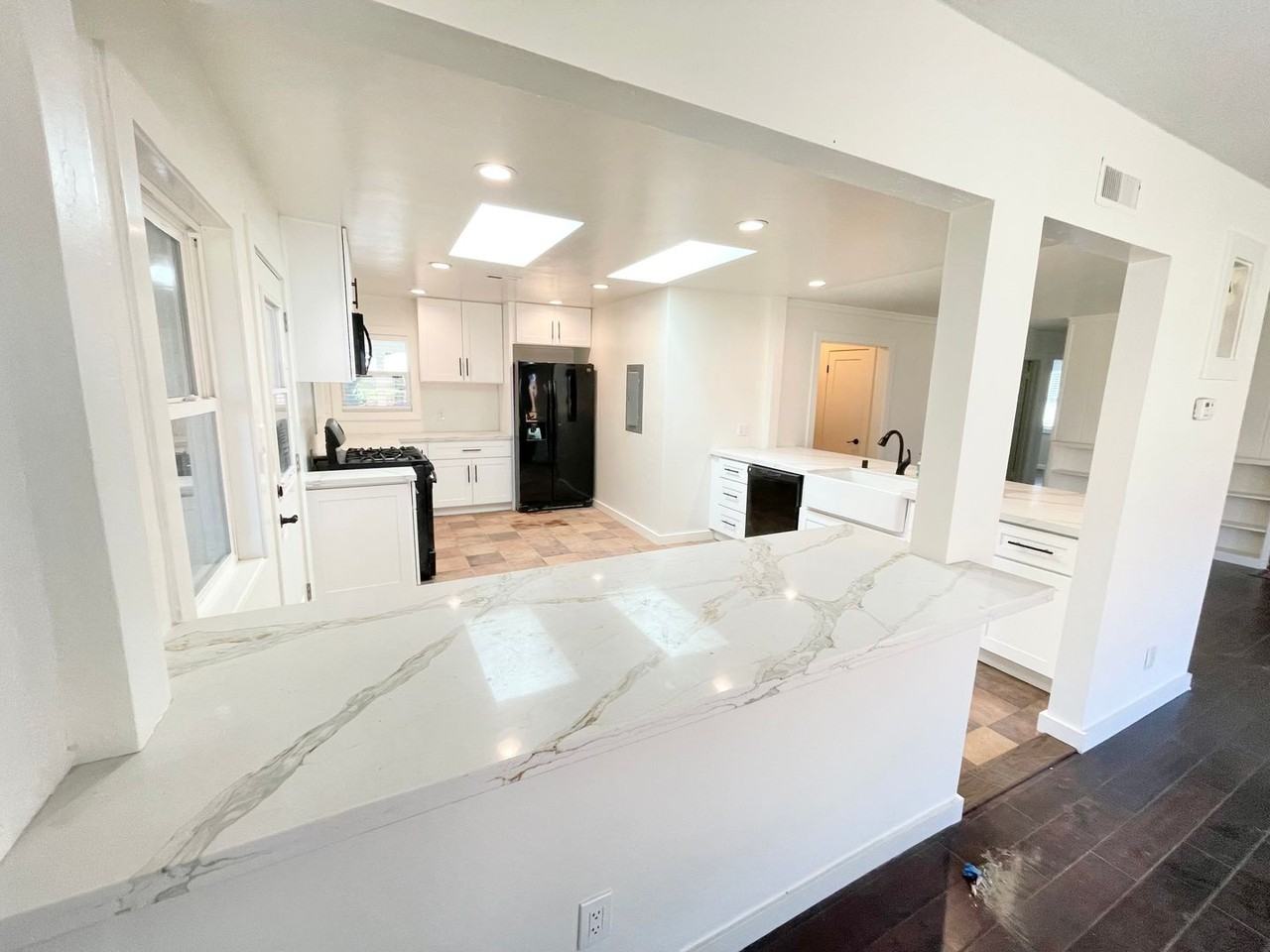 1711 Cedar St - Photo 5 of 34