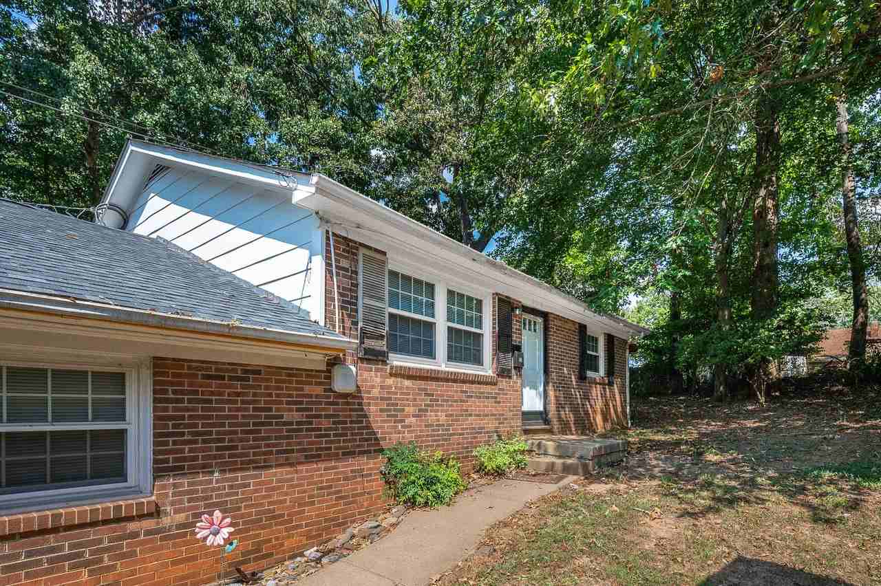 1018 Moseley Dr - Photo 3 of 20