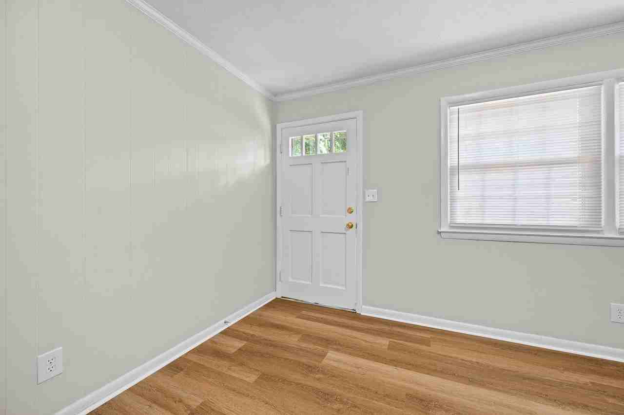 1018 Moseley Dr - Photo 4 of 20