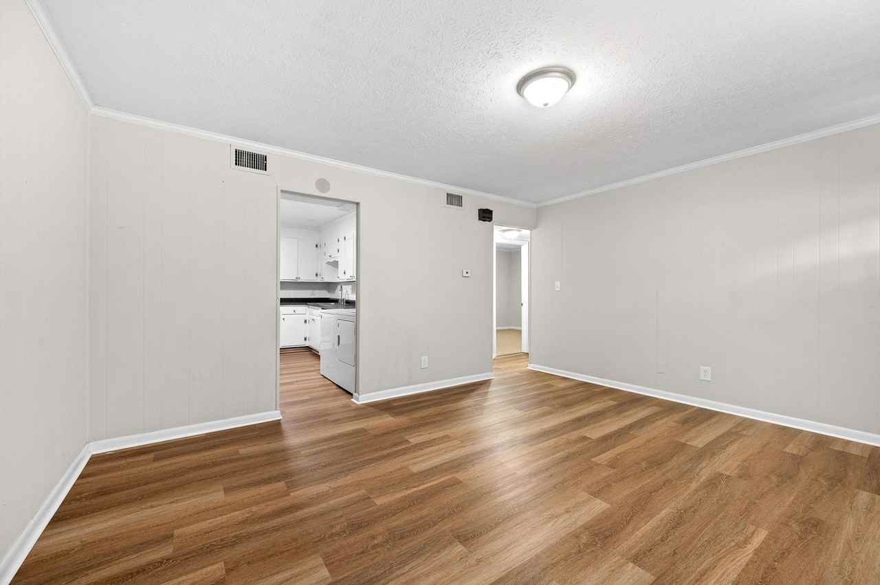 1018 Moseley Dr - Photo 7 of 20
