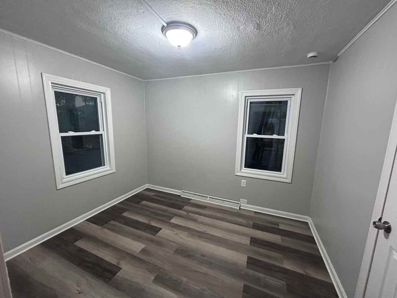 16 Woodbine St - Photo 7 of 11